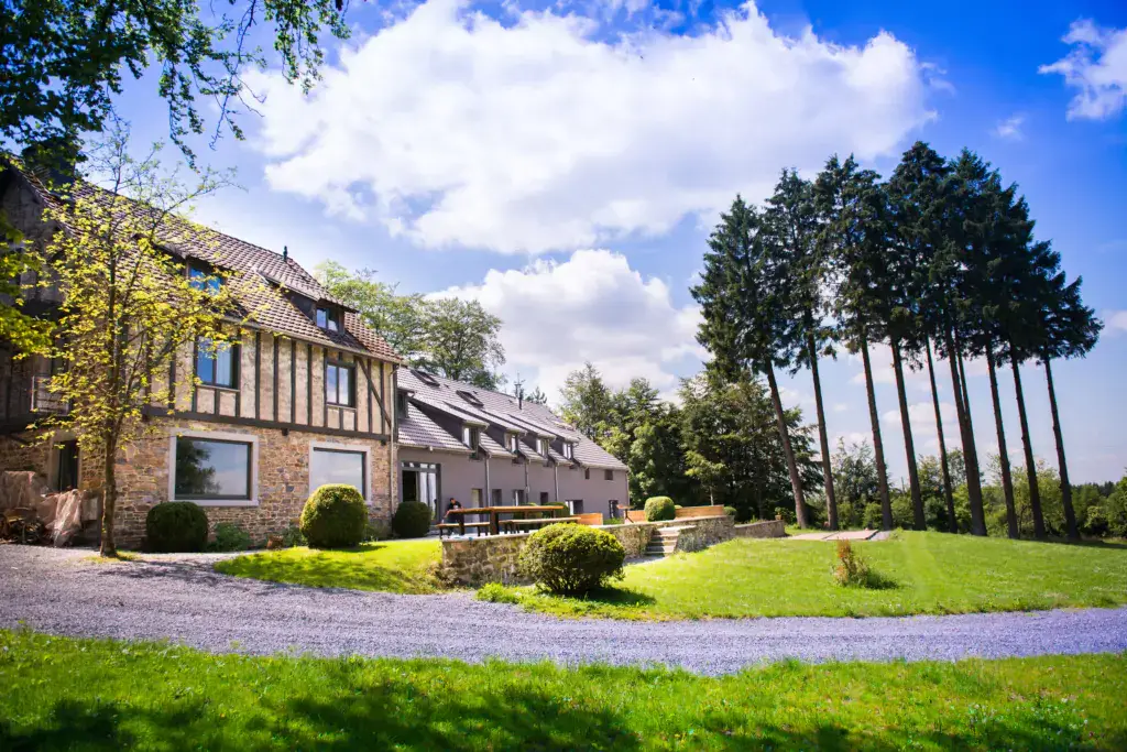 outisde-gite_tero-lodge-jalhay-1024x683